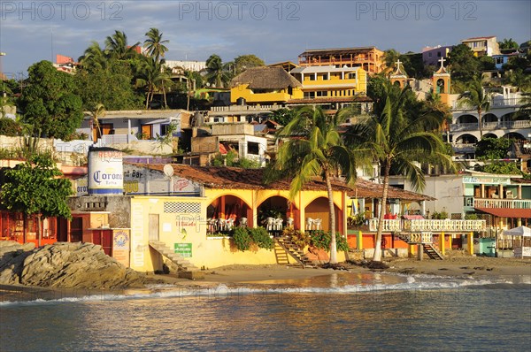 Mexico, Oaxaca, Puerto Escondido, Playa Principal. Photo : Nick Bonetti