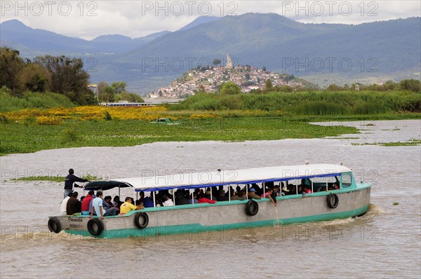 Mexico, Michoacan, Patzcuaro, Crowded passenger boat on Lago Patzcuaro with Isla Janitzio beyond. Photo : Nick Bonetti