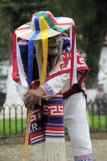 Mexico, Michoacan, Patzcuaro, Figure wearing mask and costume performing Danza de los Viejitos or Dance of the Little Old Men in Plaza Vasco de Quiroga. Photo : Nick Bonetti