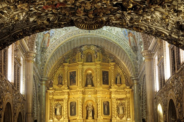 Mexico, Oaxaca, Church of Santo Domingo Ornately decorated interior with carved and gilded altarpiece.. Photo : Nick Bonetti