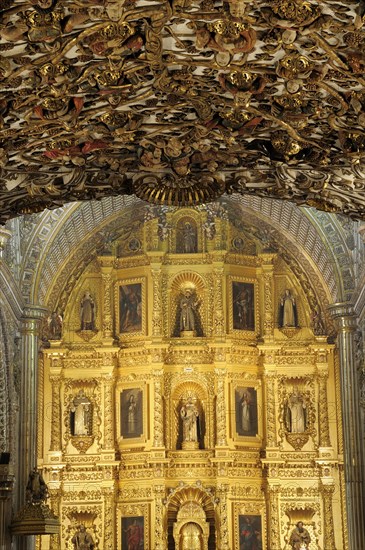 Mexico, Oaxaca, Church of Santo Domingo Ornately decorated interior with carved and gilded altarpiece.. Photo : Nick Bonetti