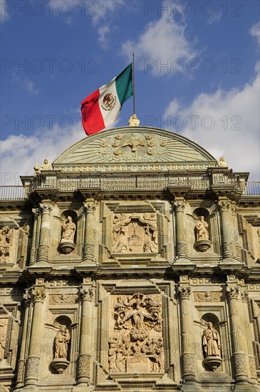 Mexico, Oaxaca, Cathedral facade with Mexican flag flying from roof. Photo : Nick Bonetti