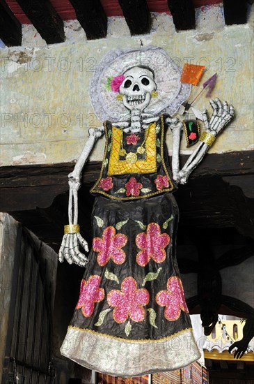 Mexico, Oaxaca, Skeleton decoration for Dia de los Muertos or Day of the Dead festivities. Photo : Nick Bonetti