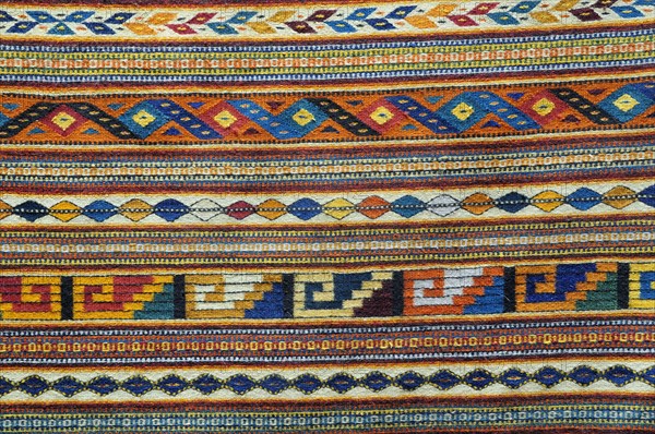 Mexico, Oaxaca, Detail of weaving by Tomas and Arnulfo Mendoza. Photo : Nick Bonetti