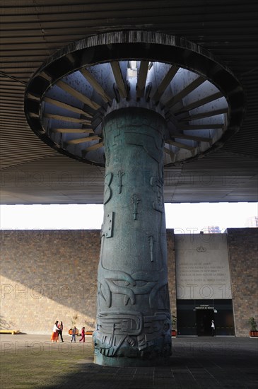 Mexico, Federal District, Mexico City, Chapultepec Park Museo National Antropologia Paraguas or Umbrellas central column architectural feature. Photo : Nick Bonetti