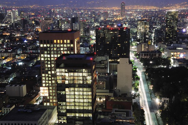 Mexico, Federal District, Mexico City, City view from Torre Latinoamericana at night. Photo : Nick Bonetti