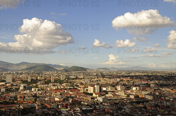 Mexico, Federal District, Mexico City, View across the city from Torre Latinoamericana. Photo : Nick Bonetti