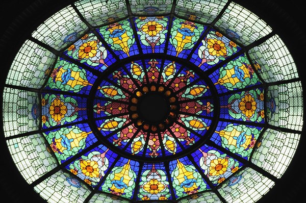 Mexico, Federal District, Mexico City, Detail of Tiffany glass window in the Gran Hotel Zocalo. Photo : Nick Bonetti