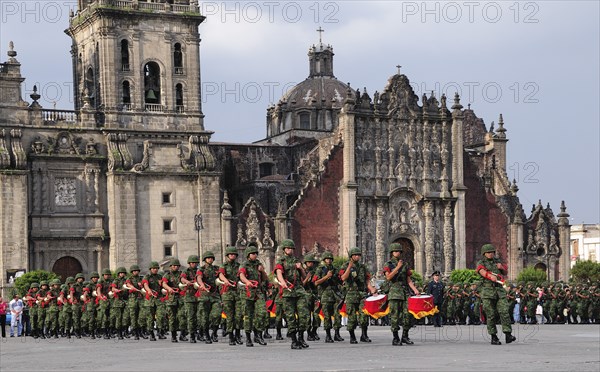 Mexico, Federal District, Mexico City, Soldiers and military police performing the daily Flag Lowering Ceremony in the Zocalo. Photo : Nick Bonetti
