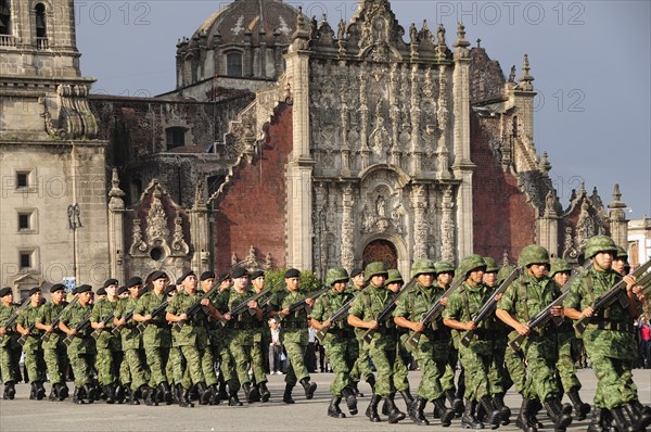 Mexico, Federal District, Mexico City, Military parade during daily Flag Lowering Ceremony in the Zocalo. Photo : Nick Bonetti