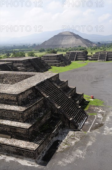 Mexico, Anahuac, Teotihuacan, Smaller pyramids in the foreground of Pyramid del Sol. Photo : Nick Bonetti