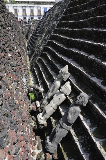 Mexico, Federal District, Mexico City, Stone sculptures and part view of pyramid steps in Templo Mayor Aztec temple ruins. Photo : Nick Bonetti