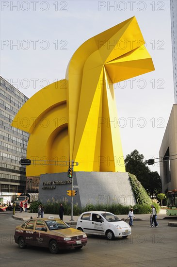 Mexico, Federal District, Mexico City, Traffic passing Little Horse sculpture of Torre Caballito on Reforma. Photo : Nick Bonetti
