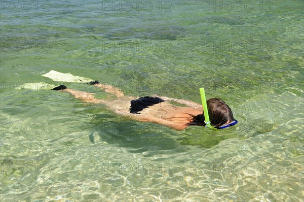Mexico, Oaxaca, Huatulco, Woman snorkling in clear waters at Playa La Entrega. Photo : Nick Bonetti
