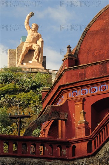 Mexico, Bajio, Guanajuato, Statue of El Pipila honors hero who torched the Alhondiga Gates enabling the first victory of the Independence Movement. Photo : Nick Bonetti