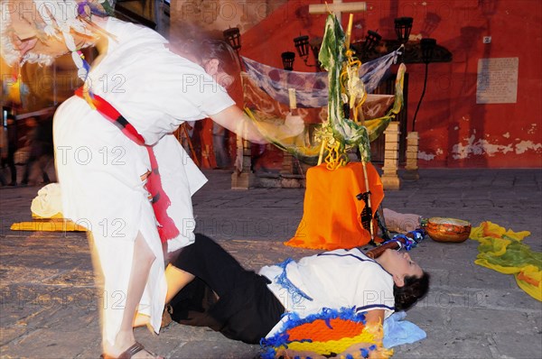 Mexico, Bajio, Guanajuato, Street theatre performance during the Cervantino cultural festival. Photo : Nick Bonetti