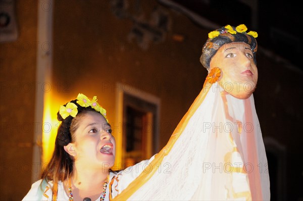 Mexico, Bajio, Guanajuato, Actor in street performance during the Cervantino cultural festival. Photo : Nick Bonetti