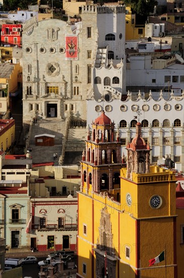 Mexico, Bajio, Guanajuato, Elevated view of Basilica and university building. Photo : Nick Bonetti