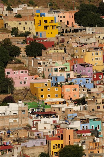 Mexico, Bajio, Guanajuato, Elevated view across brightly painted housing with flat rooftops. Photo : Nick Bonetti