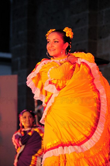 Mexico, Jalisco, Guadalajara, Plaza Tapatia Dancer from Jalisco State at Carnival.. Photo : Nick Bonetti