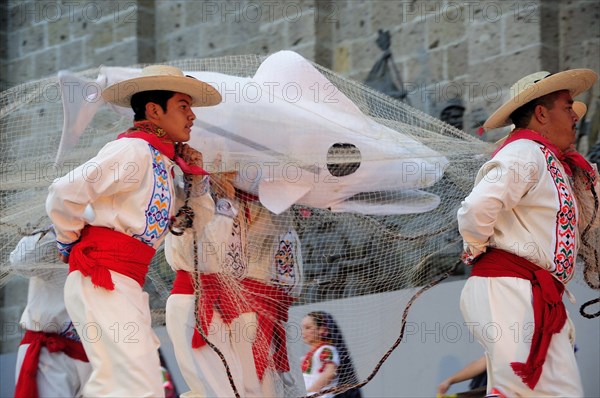 Mexico, Jalisco, Guadalajara, Plaza Tapatia Guerrero folk dance performance in carnival.. Photo : Nick Bonetti