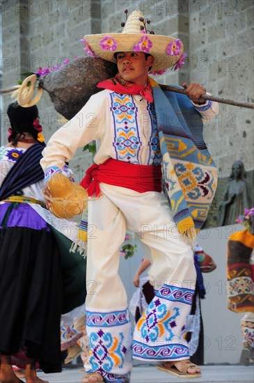 Mexico, Jalisco, Guadalajara, Plaza Tapatia Male dancer from Guerrero State performing during carnival.. Photo : Nick Bonetti