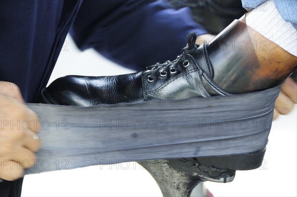 Mexico, Jalisco, Guadalajara, Plaza de la Liberacion Cropped view of shoe shine at work.. Photo : Nick Bonetti