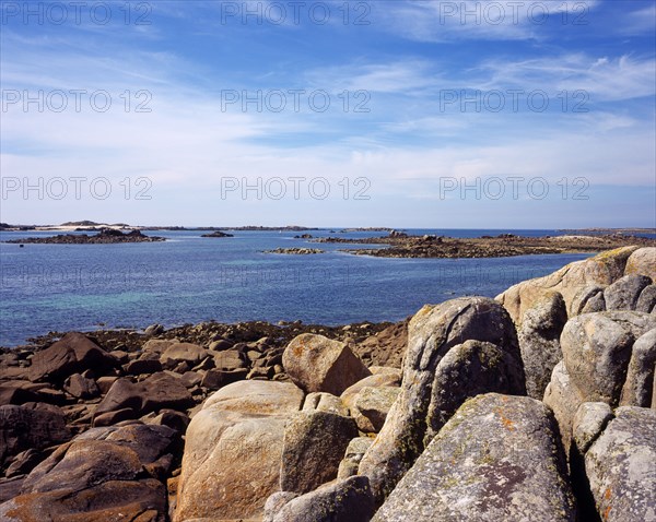 France, Cotes d Amor, Brittany, Cote de Granit Rose. Boulders and rocky islets on sea coast near the town of Trebeurden. Photo : Bryan Pickering