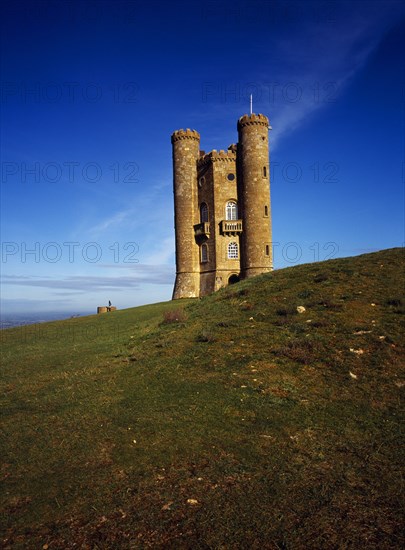 England, Hereford and Worcester, Cotswolds, Broadway Tower. Tower built by Capability Brown the second highest point on the Cotswold escarpment. Photo : Bryan Pickering
