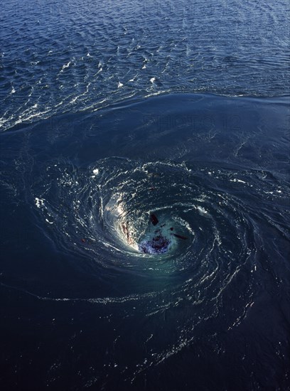 France, Bretagne, Barrage de la Rance, Rance Tidal Power Station. Whirlpool caused by tidal water flowing down through electricity generators beneath the dam. Photo : Bryan Pickering