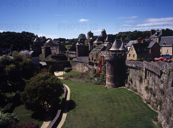 France, Bretagne, Ille-et-Vilaine, Fougeres. Outer walls of the chateau dating from 11th to 15th century. Photo : Bryan Pickering