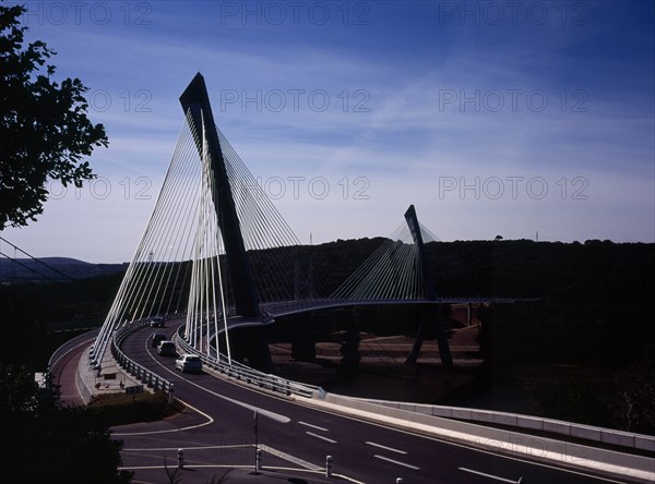 France, Bretagne, Finistere, Ile de Crozon. New Pont de Terenez suspension bridge view south from hillside above River Aulne shows two lane carriageway and suspension supports.. Photo : Bryan Pickering