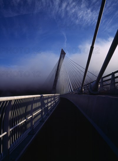 France, Bretagne, Finistere, Ile de Crozon. The new Pont de Terenez suspension bridge opened April 2011. West side footway looking north in early morning fog. Photo : Bryan Pickering