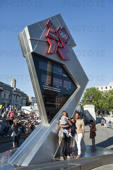 England, London, Trafalgar Square A family pose for a photograph in front of the Olympic Countdown clock. Photo : Paul Tomlins