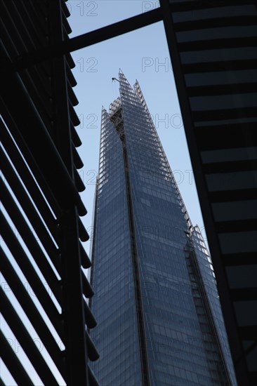 England, London, Southwark Southbank View toward the Shard Skyscraper deisgned by Renzo Piano in the ctiys London Bridge Quarter. Photo : Sean Aidan