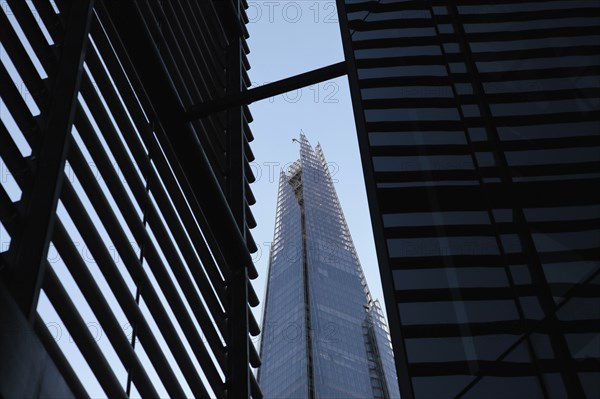 England, London, Southwark Southbank View toward the Shard Skyscraper deisgned by Renzo Piano in the ctiys London Bridge Quarter. Photo : Sean Aidan