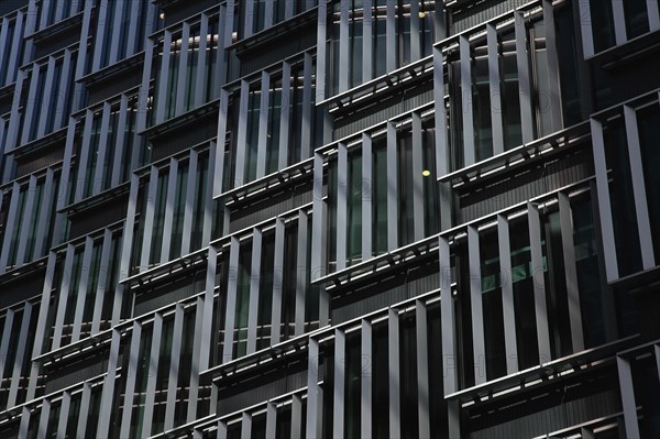 England, London, Southwark Detail of the exterior of a modern office building next to City Hall. Photo : Sean Aidan