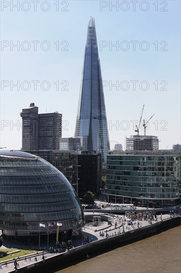 England, London, Southwark Southbank View toward the Shard Skyscraper deisgned by Renzo Piano in the ctiys London Bridge Quarter. Photo : Sean Aidan