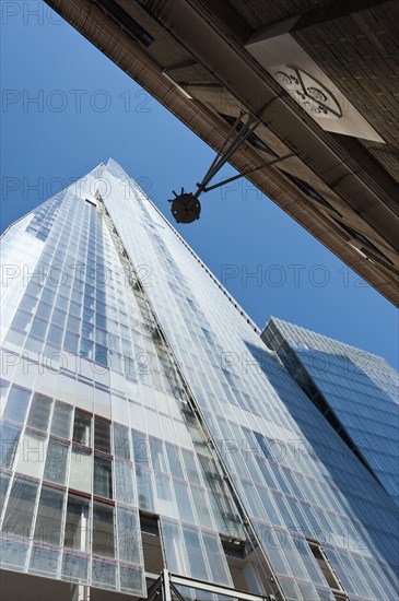 England, London, London Bridge Quarter Looking up at the Shard designed by Renzo Piano opened in 2012 and is the tallest building in the European Union. Photo : Paul Tomlins