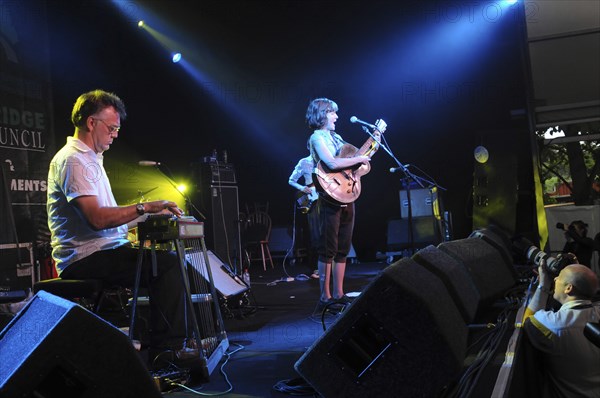 England, Cambridgeshire, Cambridge, Folk Festival Devon Sproule country style singer performs with legendary british pedal steel guitar player BJ Cole. Photo : Bob Battersby