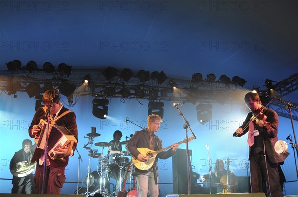 England, Oxfordshire, Cornbury, Music Festival Folk band Bellowhead performing. Photo : Bob Battersby