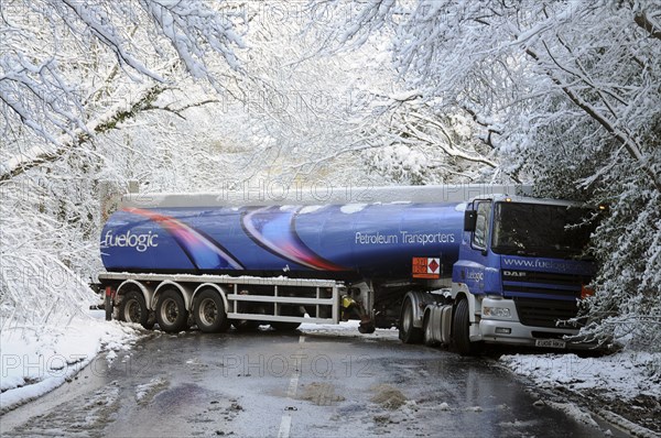 Weather, Winter, Snow, Jack-knifed fuel tanker on icy A22 main road near Nutley East Sussex after heavy snowfall. Truck has spun and is facing in the opposite direction to the one it was travelling in. Photo : Bob Battersby