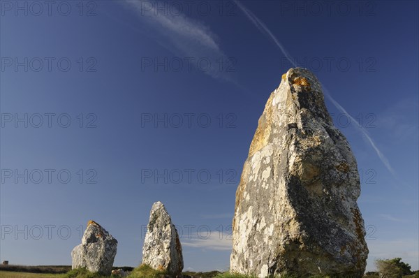 France, Brittany, Lagatjar, Alignment de Lagatjar standing stones near Cameret-sur-Mer. Photo : Bob Battersby