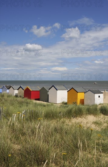 England, Suffolk, Southwold, Beach Huts on the edge of the dunes. Photo : Bob Battersby