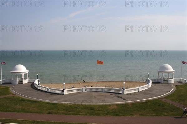 England, East Sussex, Bexhill-on-Sea, King George V Colonnade from the De La Warr Pavilion. Photo : Bob Battersby