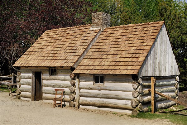 Ireland, County Tyrone, Omagh, Ulster American Folk Park typical Pennsylvania log cabin. Photo : Hugh Rooney