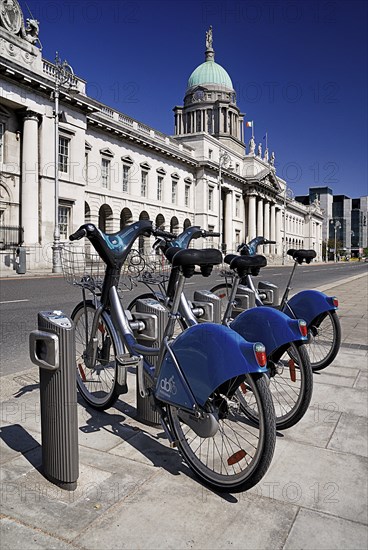 Ireland, County Dublin, Dublin City, Custom House with some Dublinbikes for hire. Photo : Hugh Rooney