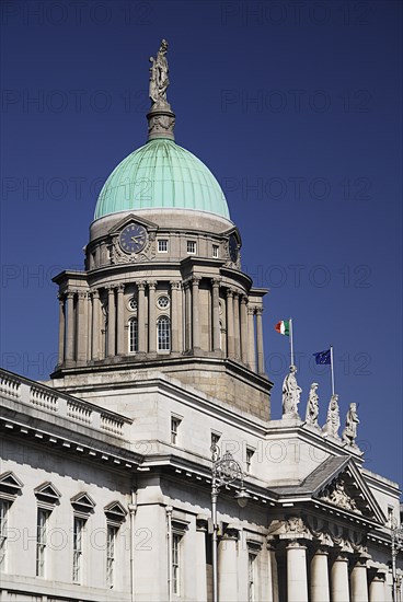 Ireland, County Dublin, Dublin City, Custom House view of the buildings dome. Photo : Hugh Rooney