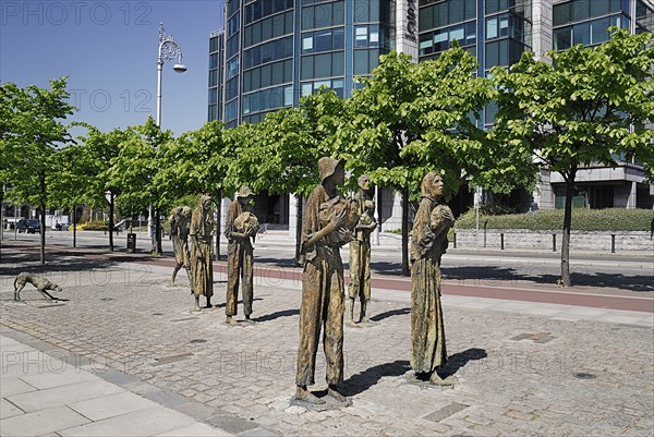 Ireland, County Dublin, Dublin City, The famine memorial presented to the city in 1997. Photo : Hugh Rooney