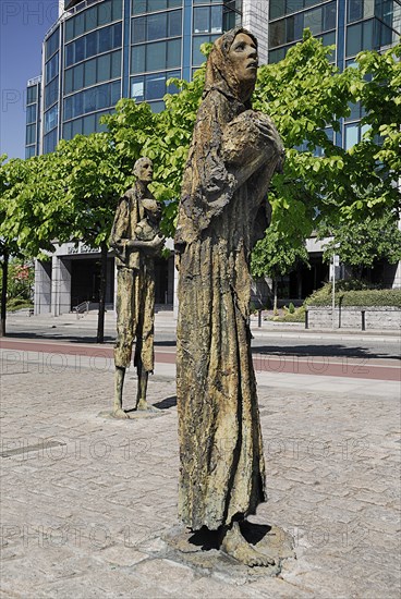 Ireland, County Dublin, Dublin City, The famine memorial presented to the city in 1997. Photo : Hugh Rooney